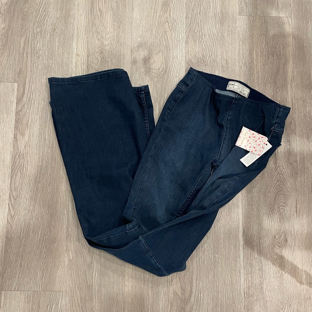 Free people low rise flared Jean